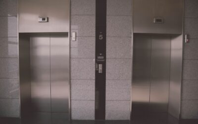 Wie man einen Elevator Pitch hält (mit Beispielen)